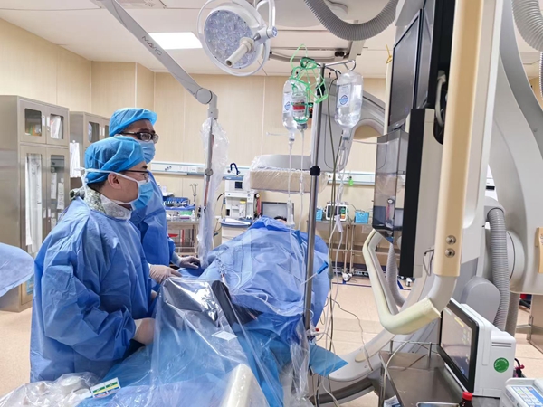 4 九旬老人脑梗介入取栓手术.jpg